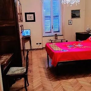 Nevina Centro Camera Privata In Parma